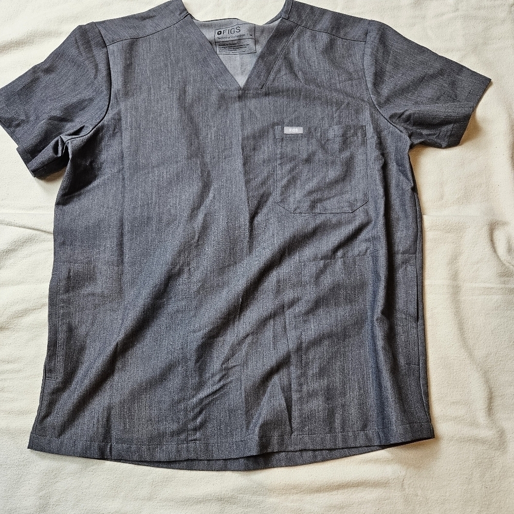 Mens FIGS short sleeve scrub top.
